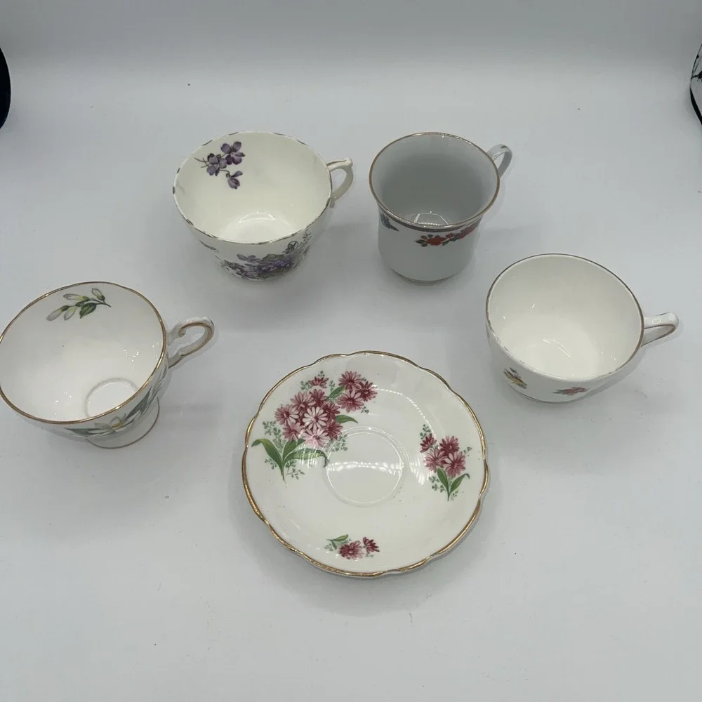 4 TEA‎ CUPS & 1 SAUCER BONE CHINA  FLORAL